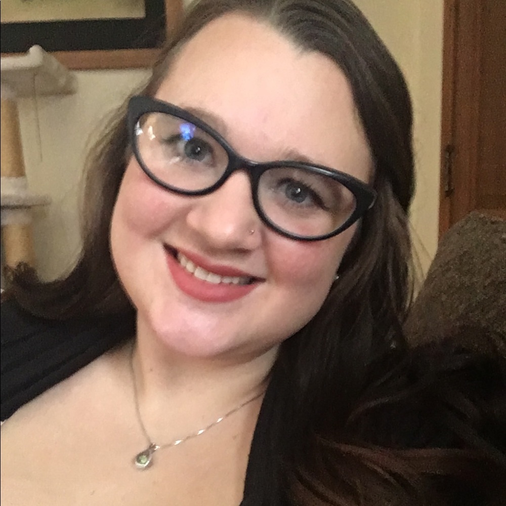 Meet your Posher, Nicole